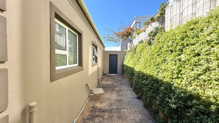 3 Bedroom Property for Sale in Mountainside Western Cape